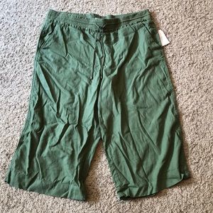 Time and Tru Crop Pants